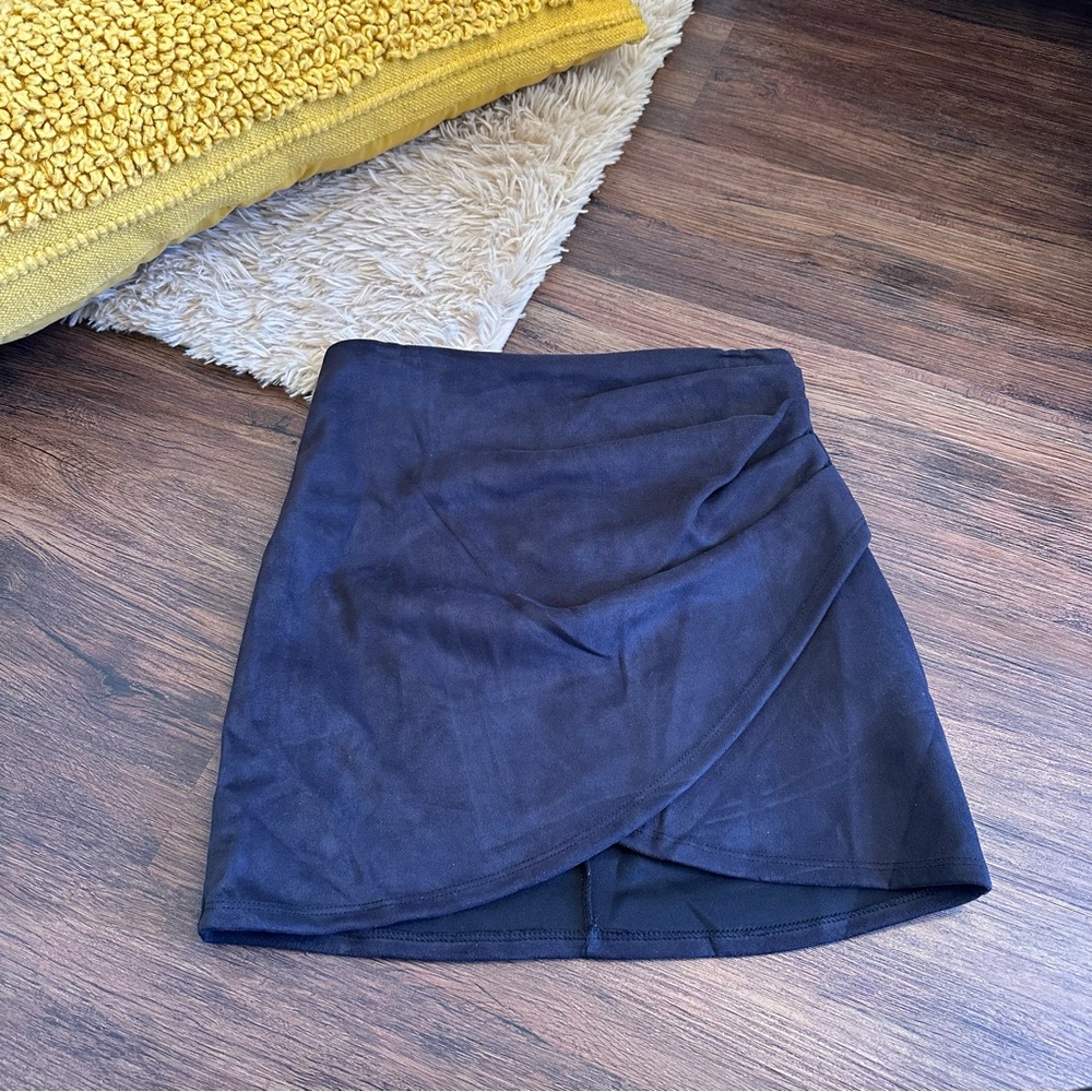 NWT WINDSOR Black Suede wrap Rouged mini skirt Size M